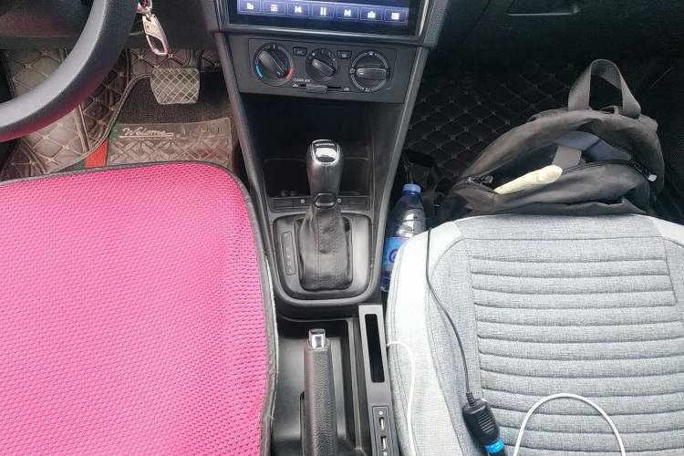 Used Skoda Rapid Spaceback 2019 Revised Version 1.5L Automatic Standard Edition China V Standard Gear Lever
