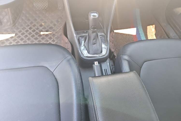Used Skoda Rapid Spaceback 2019 1.5L Automatic Standard Edition Gear Lever