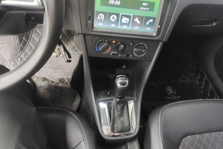 Used Skoda Rapid Spaceback 2019 1.5L Automatic Comfort Edition Gear Lever