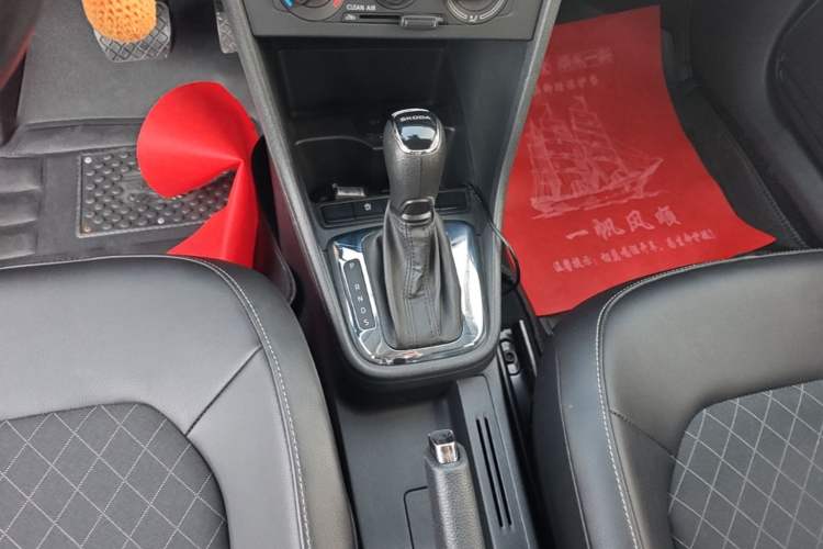Used Skoda Rapid Spaceback 2019 Revised Version 1.5L Automatic Comfort Edition China V Standard Gear Lever