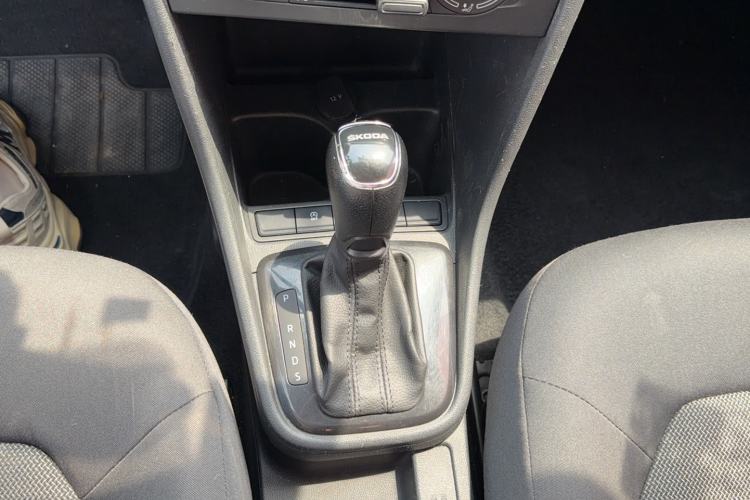 Used Skoda Rapid Spaceback 2019 Revised Version 1.5L Automatic Standard Edition China V Standard Gear Lever