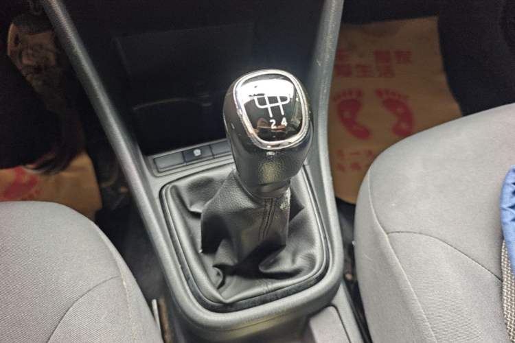 Used Skoda Rapid Spaceback 2019 Revised Version 1.5L Manual Entry-Level Edition China V Standard Gear Lever