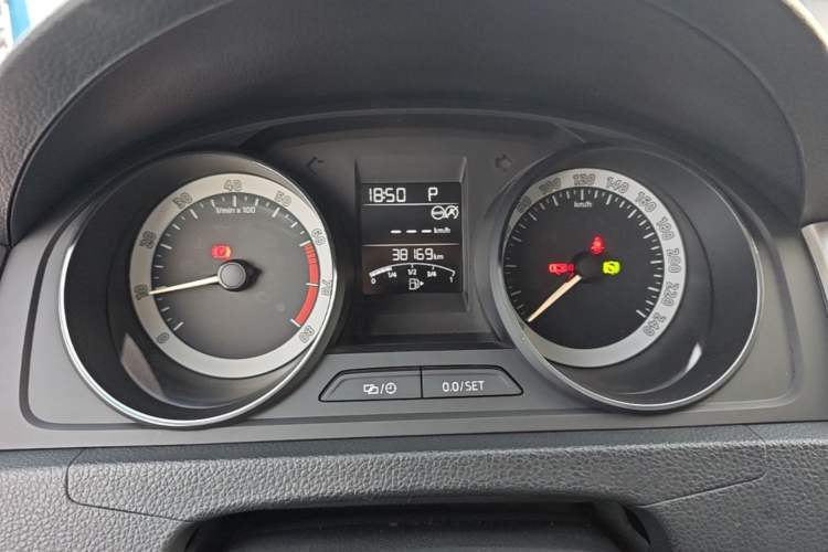Used Skoda Rapid Spaceback 2019 Revised Version 1.5L Automatic Comfort Edition China V Standard Instrument Cluster