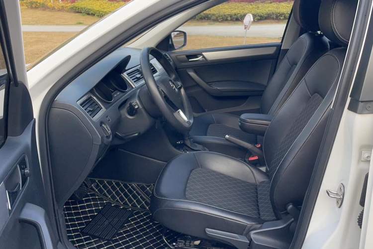 Used Skoda Rapid Spaceback 2019 Revised Version 1.5L Automatic Comfort Edition China V Standard Interior 2