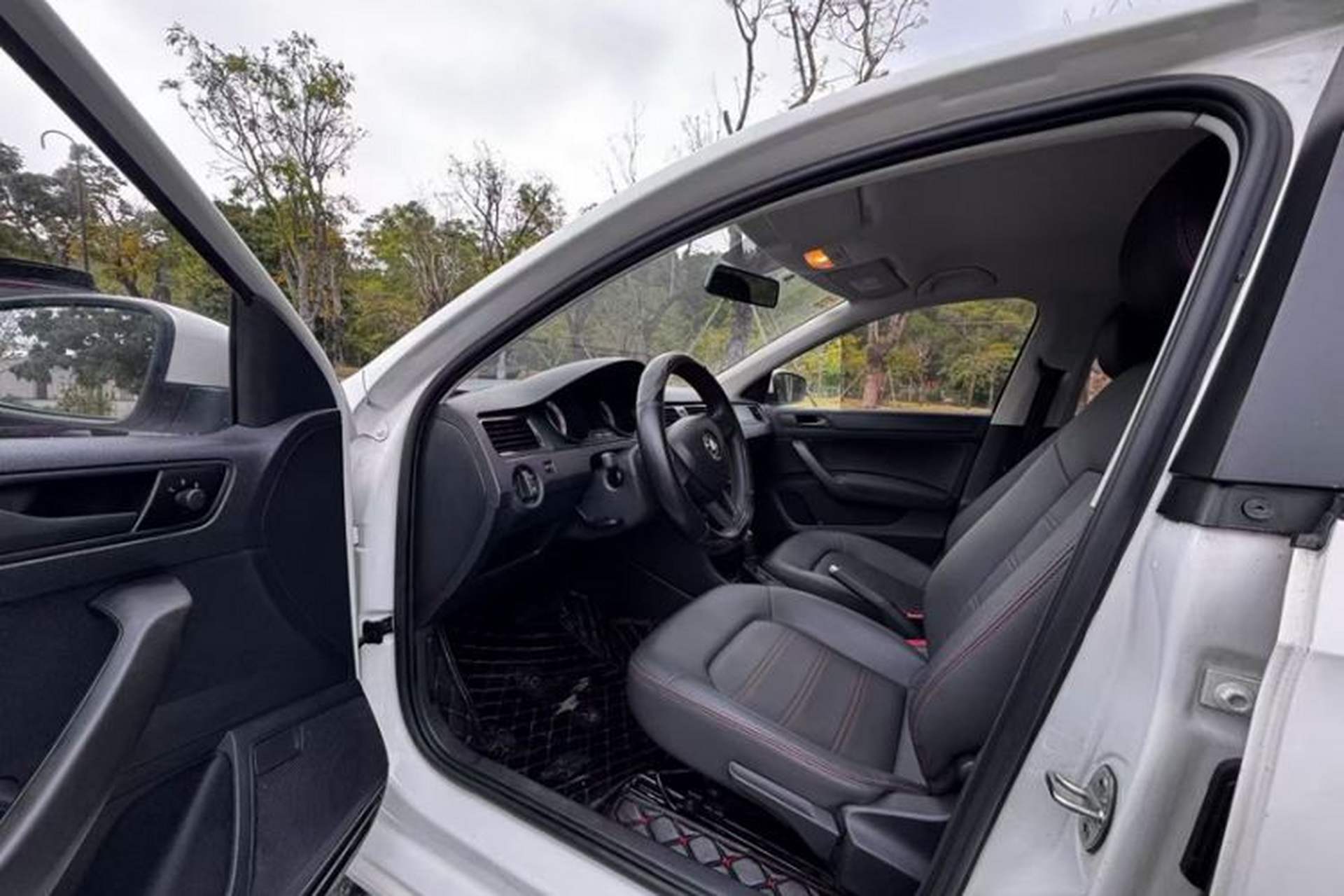 Used Skoda Rapid Spaceback 2019 Revised Version 1.5L Automatic Standard Edition China V Standard Interior 2