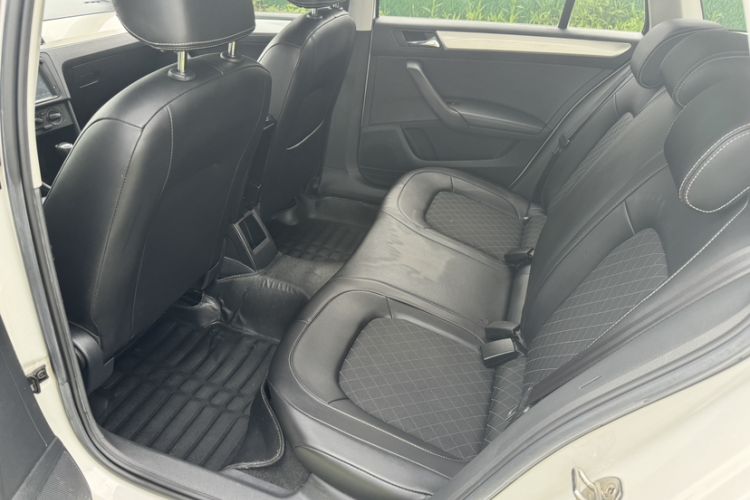 Used Skoda Rapid Spaceback 2019 Revised Version 1.5L Automatic Comfort Edition China V Standard Interior 3