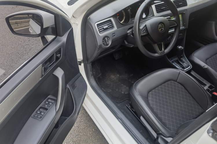Used Skoda Rapid Spaceback 2019 1.5L Automatic Comfort Edition Interior 6