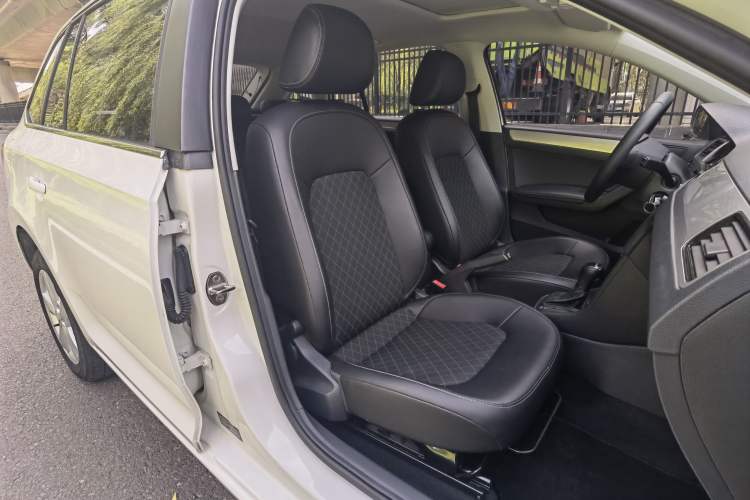 Used Skoda Rapid Spaceback 2019 1.5L Automatic Comfort Edition Interior 9