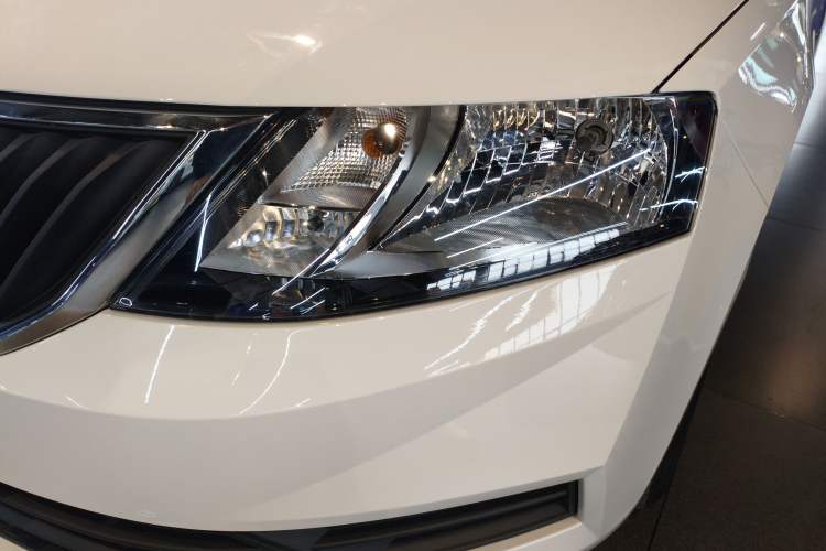 Used Skoda Rapid Spaceback 2019 Revised Version 1.5L Automatic Standard Edition China VI Left Front Headlight