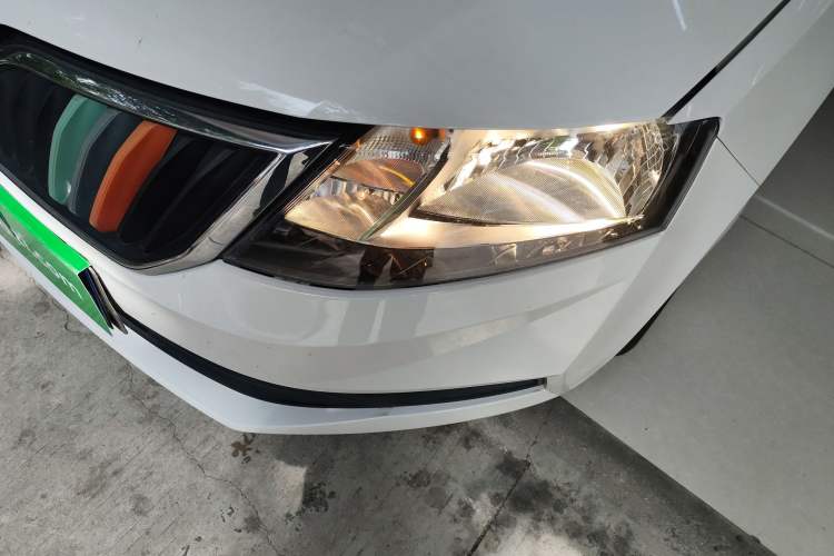 Used Skoda Rapid Spaceback 2019 Revised Version 1.5L Automatic Standard Edition China V Standard Left Front Headlight
