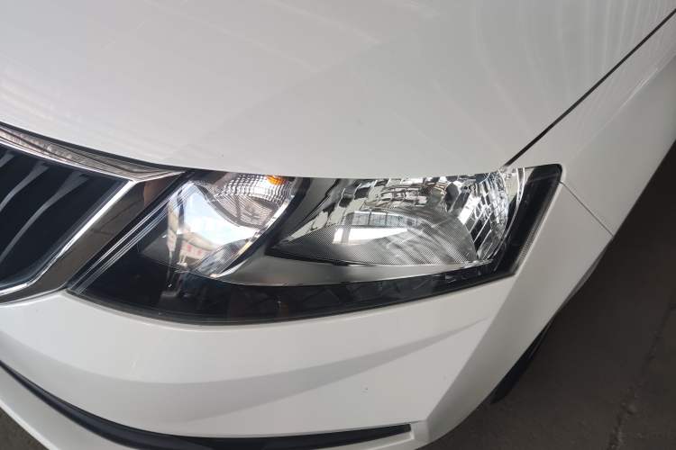 Used Skoda Rapid Spaceback 2019 Revised Version 1.5L Automatic Standard Edition China V Standard Left Front Headlight
