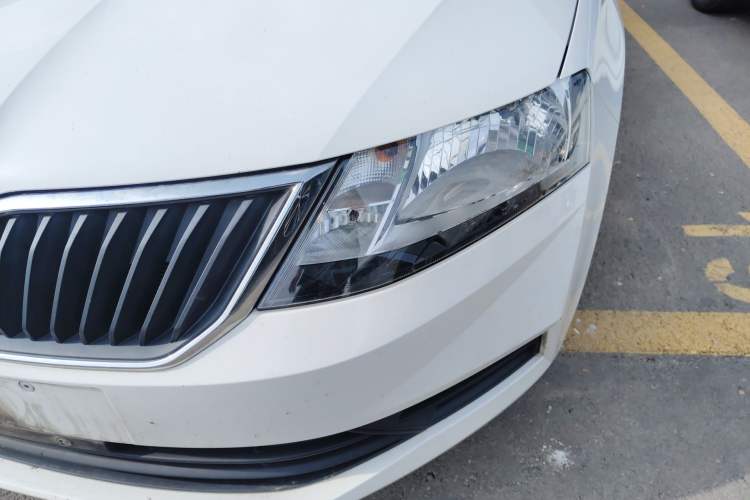 Used Skoda Rapid Spaceback 2019 Revised Version 1.5L Manual Standard Edition China VI Left Front Headlight