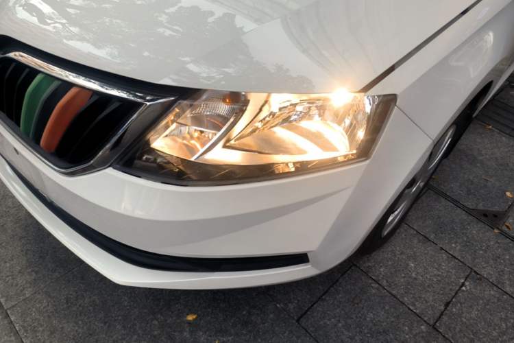 Used Skoda Rapid Spaceback 2019 Revised Version 1.5L Automatic Standard Edition China V Standard Left Front Headlight