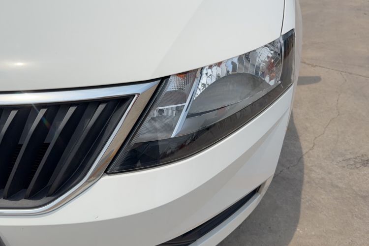 Used Skoda Rapid Spaceback 2019 Revised Version 1.5L Automatic Standard Edition China V Standard Left Front Headlight