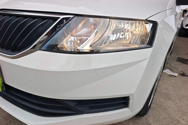 Used Skoda Rapid Spaceback 2019 Revised Version 1.5L Manual Entry-Level Edition China V Standard Left Front Headlight
