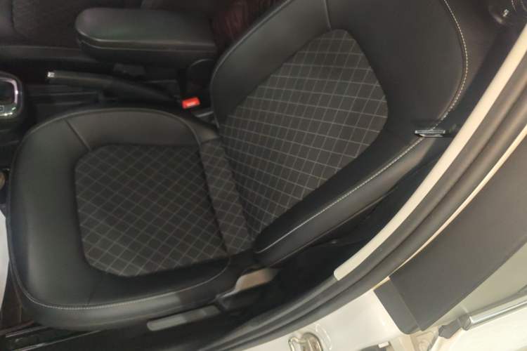 Used Skoda Rapid Spaceback 2019 Revised Version 1.5L Automatic Comfort Edition China VI Standard Left Front Seat