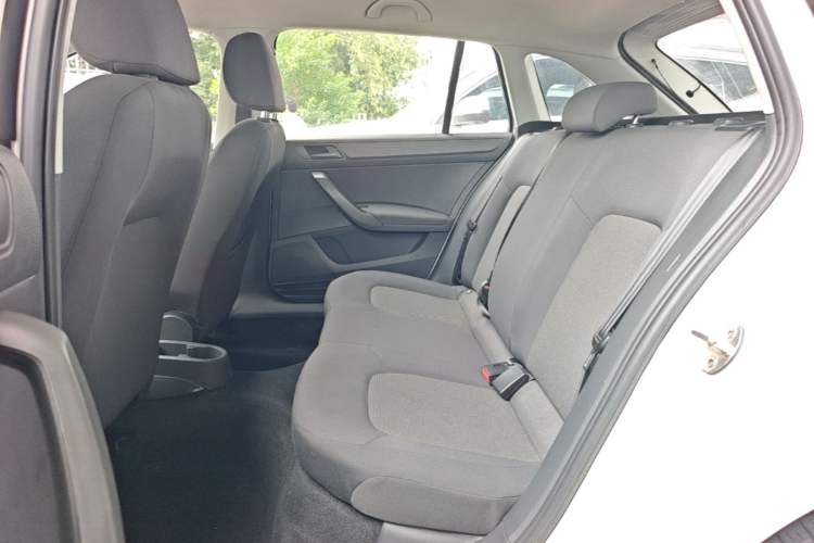 Used Skoda Rapid Spaceback 2019 Revised Version 1.5L Manual Entry-Level Edition China V Standard Left Rear Seat