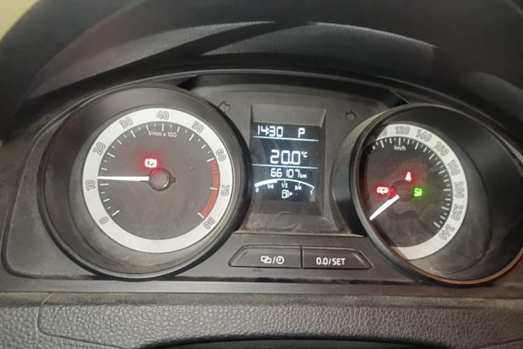 Used Skoda Rapid Spaceback 2019 1.5L Automatic Standard Edition Odometer Close Up