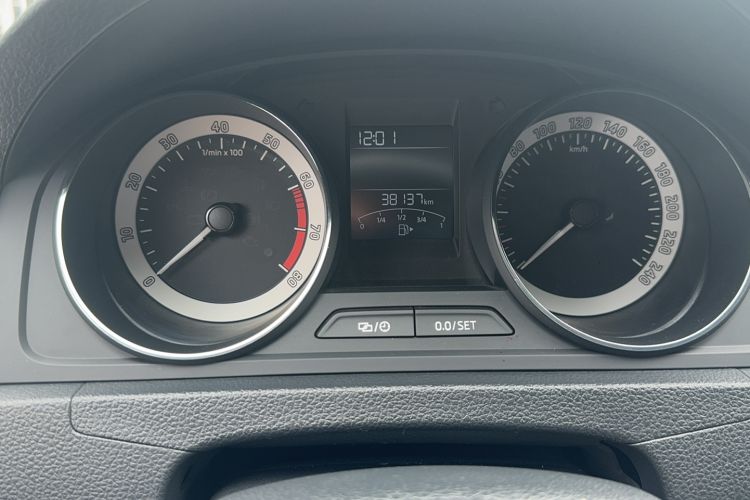 Used Skoda Rapid Spaceback 2019 Revised Version 1.5L Automatic Comfort Edition China V Standard Odometer Close Up