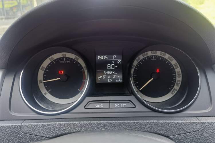 Used Skoda Rapid Spaceback 2019 1.5L Automatic Comfort Edition Odometer Close Up