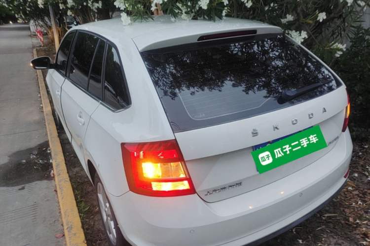 Used Skoda Rapid Spaceback 2019 1.5L Automatic Comfort Edition Rear Left 45 Deg