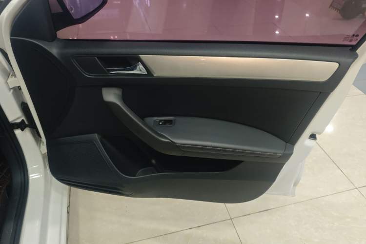 Used Skoda Rapid Spaceback 2019 Revised Version 1.5L Automatic Comfort Edition China VI Standard Right Front Door Interior