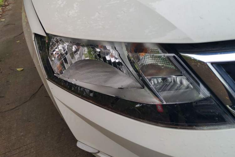 Used Skoda Rapid Spaceback 2019 Revised Version 1.5L Automatic Comfort Edition China VI Standard Right Front Headlight