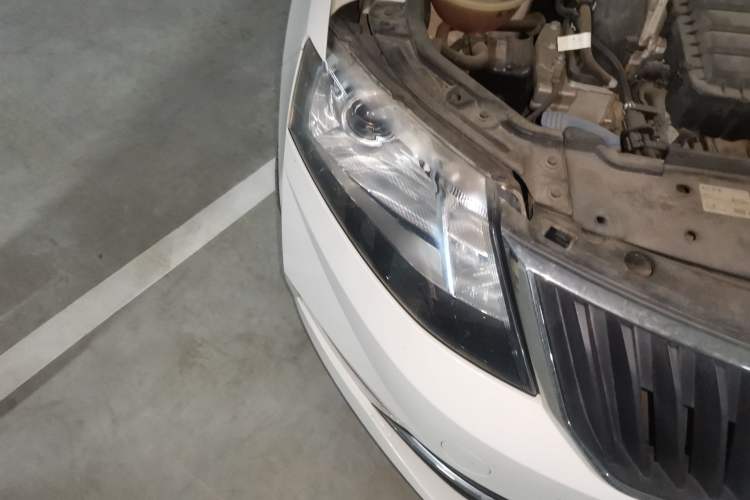 Used Skoda Rapid Spaceback 2019 1.5L Automatic Comfort Edition Right Front Headlight