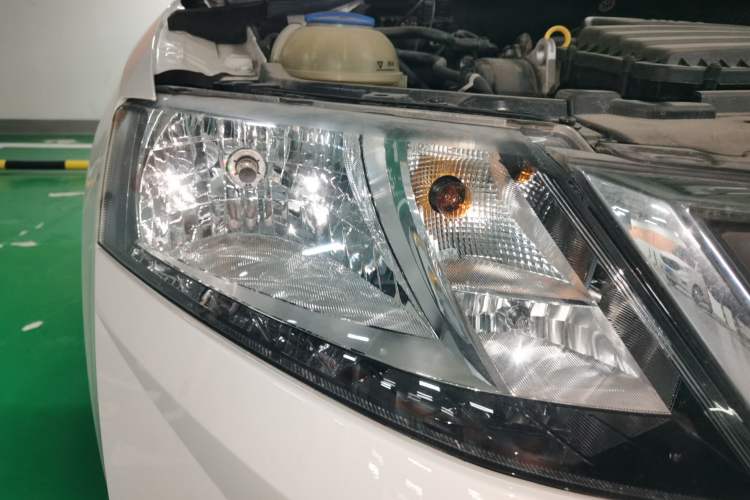 Used Skoda Rapid Spaceback 2019 Revised Version 1.5L Automatic Comfort Edition China VI Standard Right Front Headlight