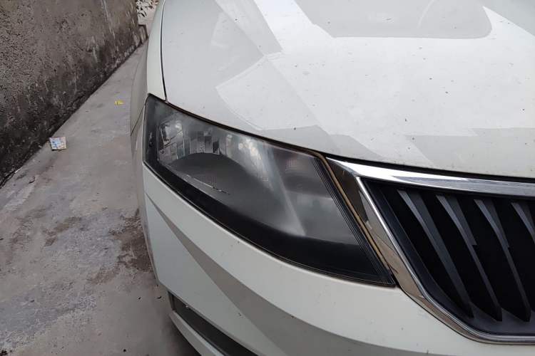 Used Skoda Rapid Spaceback 2019 1.5L Automatic Comfort Edition Right Front Headlight