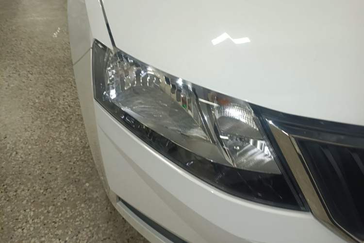 Used Skoda Rapid Spaceback 2019 1.5L Automatic Standard Edition Right Front Headlight