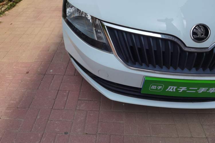 Used Skoda Rapid Spaceback 2019 1.5L Manual Standard Edition Right Front Headlight