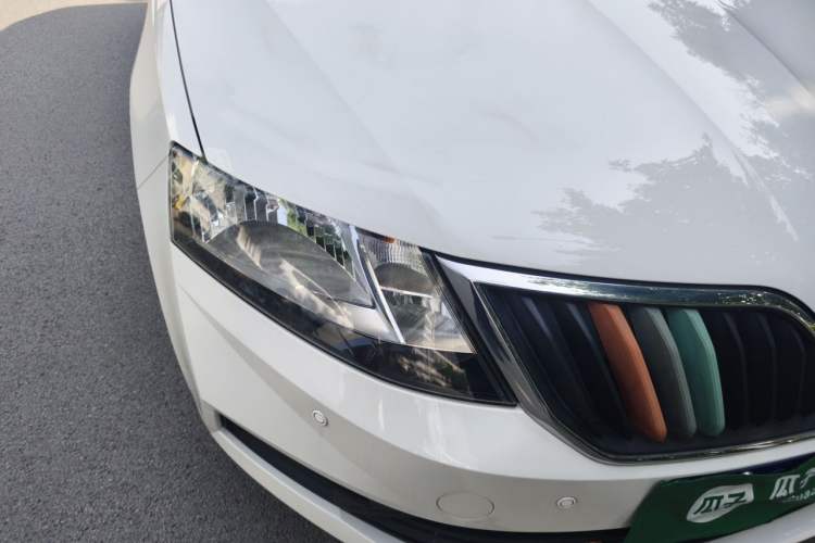 Used Skoda Rapid Spaceback 2019 1.5L Automatic Standard Edition Right Front Headlight