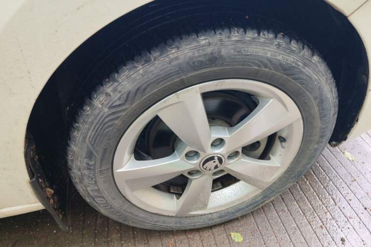 Used Skoda Rapid Spaceback 2019 Revised Version 1.5L Automatic Comfort Edition China VI Standard Right Front Wheel Hub