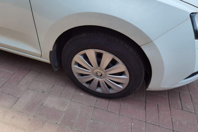 Used Skoda Rapid Spaceback 2019 1.5L Manual Standard Edition Right Front Wheel Hub