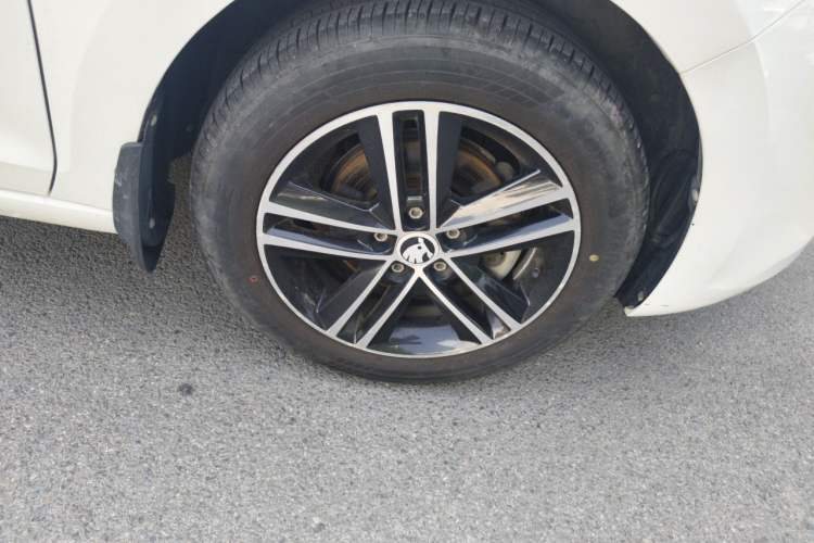 Used Skoda Rapid Spaceback 2019 1.5L Automatic Standard Edition Right Front Wheel Hub