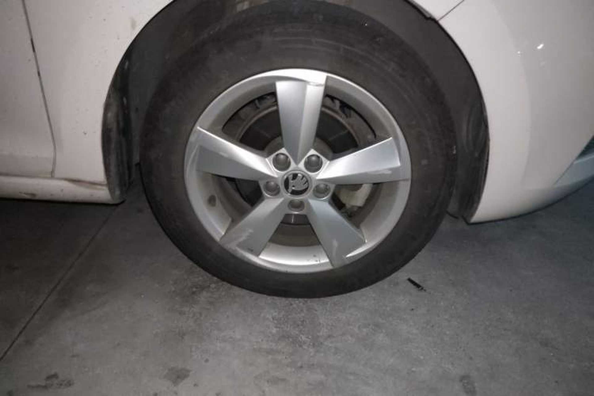 Used Skoda Rapid Spaceback 2019 1.5L Automatic Comfort Edition Right Front Wheel Hub