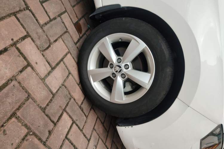 Used Skoda Rapid Spaceback 2019 Revised Version 1.5L Automatic Comfort Edition China V Standard Right Front Wheel Hub