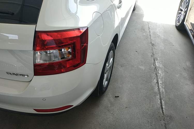 Used Skoda Rapid Spaceback 2019 Revised Version 1.5L Automatic Comfort Edition China V Standard Right Rear Taillight