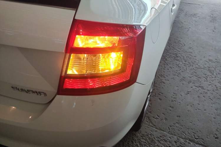 Used Skoda Rapid Spaceback 2019 Revised Version 1.5L Automatic Standard Edition China V Standard Right Rear Taillight