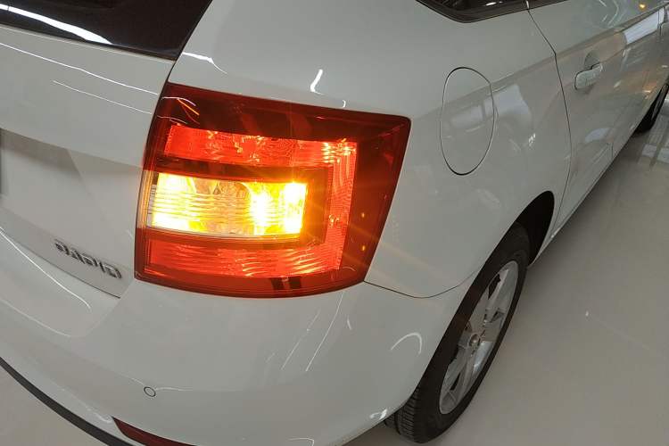 Used Skoda Rapid Spaceback 2019 Revised Version 1.5L Automatic Comfort Edition China V Standard Right Rear Taillight