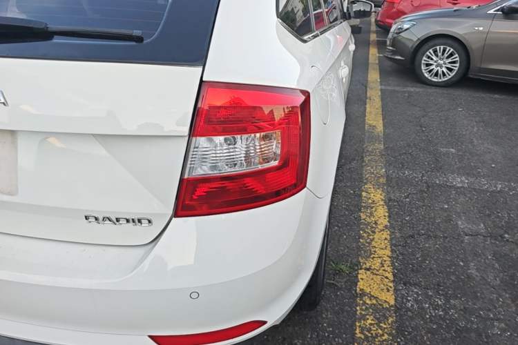 Used Skoda Rapid Spaceback 2019 Revised Version 1.5L Automatic Comfort Edition China V Standard Right Rear Taillight