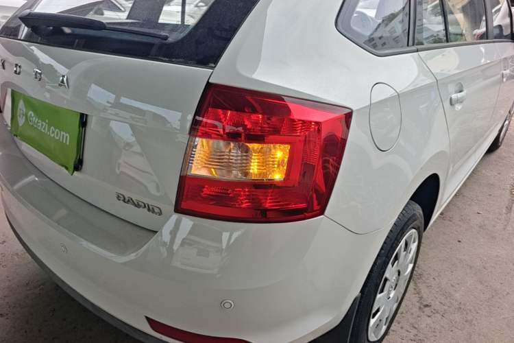 Used Skoda Rapid Spaceback 2019 Revised Version 1.5L Manual Entry-Level Edition China V Standard Right Rear Taillight