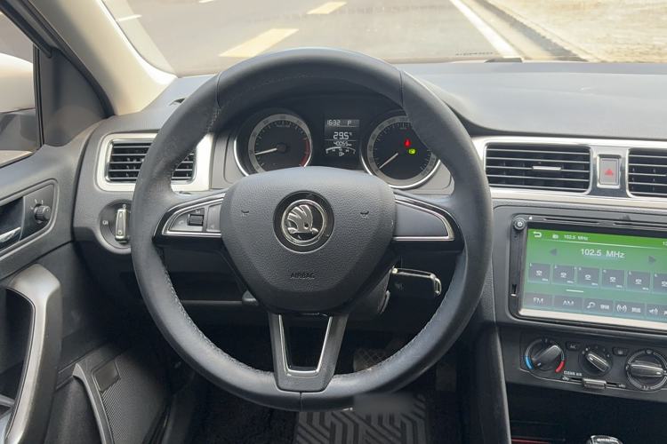 Used Skoda Rapid Spaceback 2019 Revised Version 1.5L Automatic Comfort Edition China VI Standard Steering Wheel