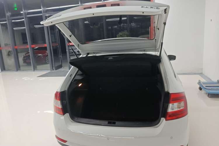 Used Skoda Rapid Spaceback 2019 Revised Version 1.5L Automatic Comfort Edition China V Standard Trunk