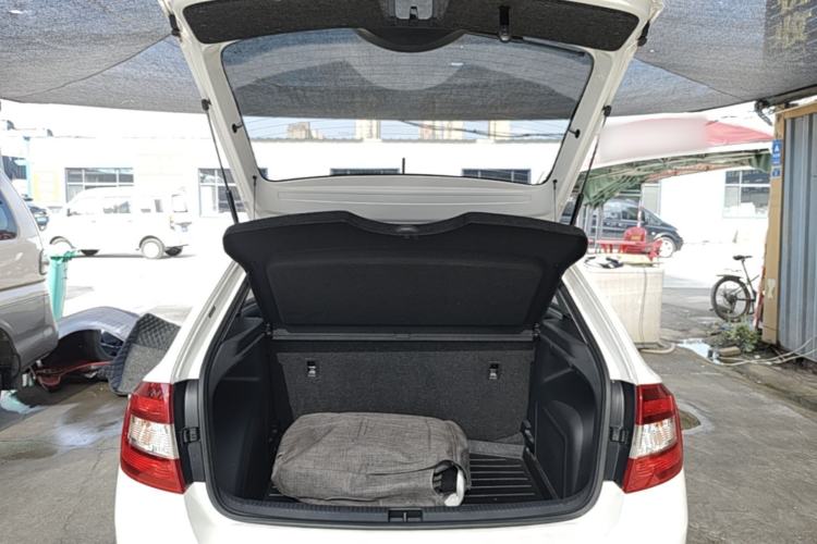 Used Skoda Rapid Spaceback 2019 Revised Version 1.5L Automatic Standard Edition China VI Trunk