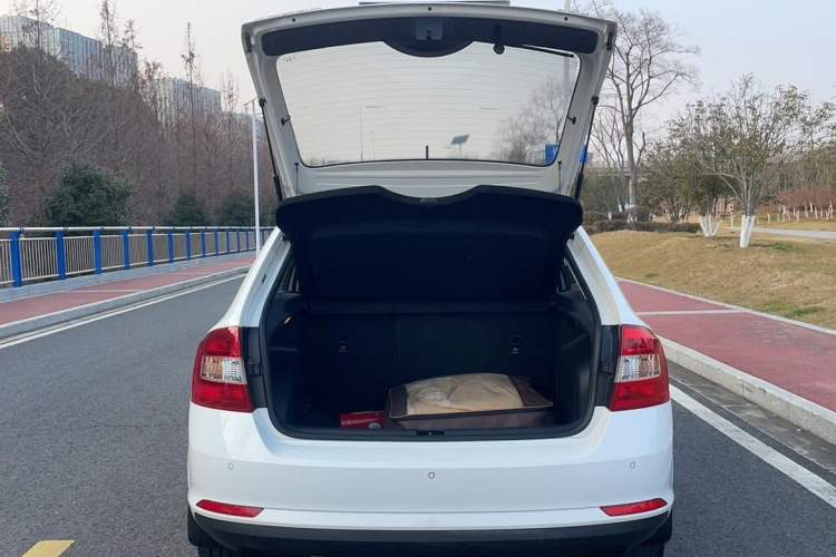 Used Skoda Rapid Spaceback 2019 Revised Version 1.5L Automatic Comfort Edition China V Standard Trunk