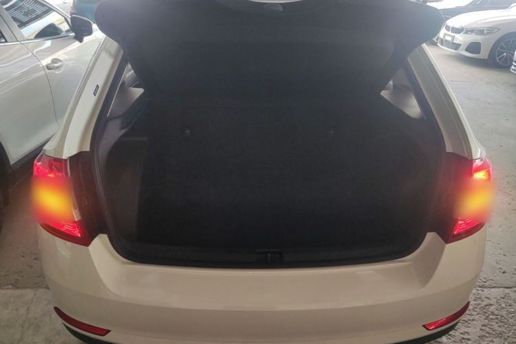 Used Skoda Rapid Spaceback 2019 Revised Version 1.5L Automatic Standard Edition China V Standard Trunk