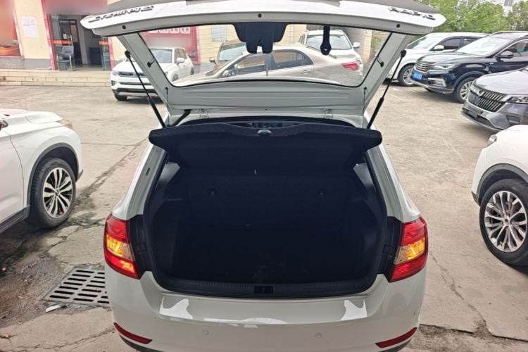 Used Skoda Rapid Spaceback 2019 Revised Version 1.5L Manual Entry-Level Edition China V Standard Trunk