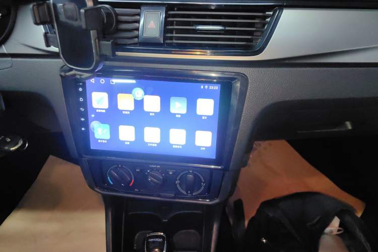 Used Skoda Rapid Spaceback 2020 1.5L Automatic Standard Edition Audio And AC Panel